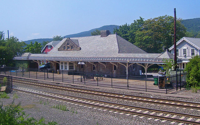 Old_Garrison,_NY,_train_station