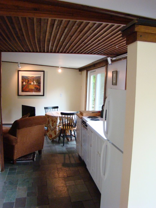 kitchen and eating area for Cottage 5