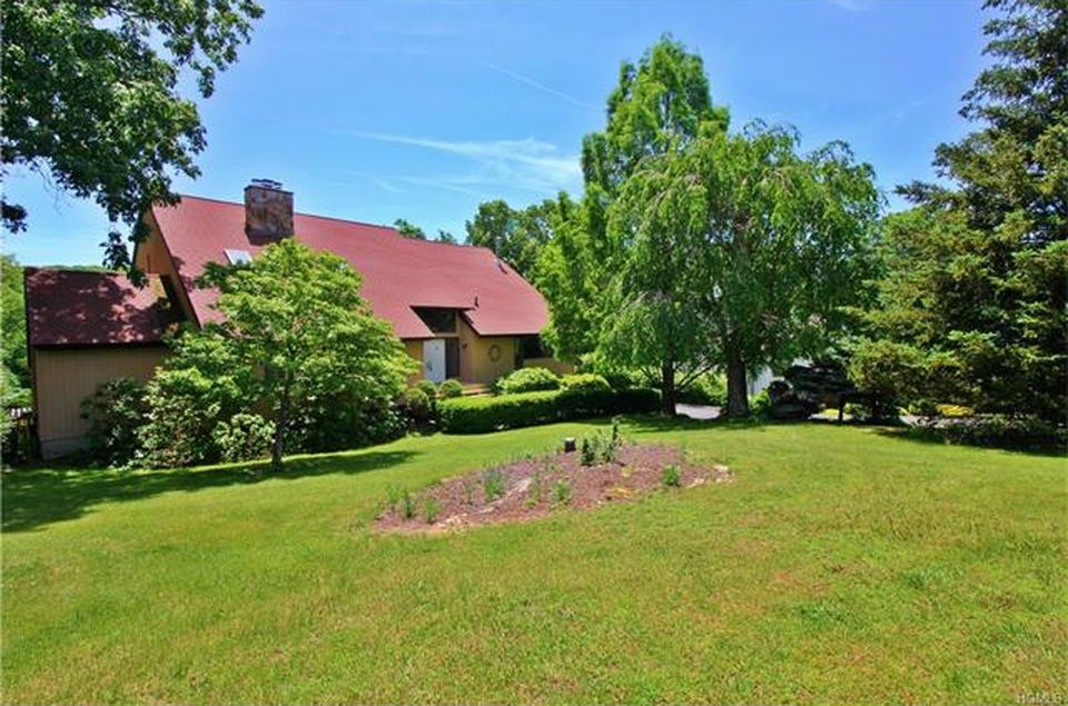 Dutchess County NY Lakefront House For Sale