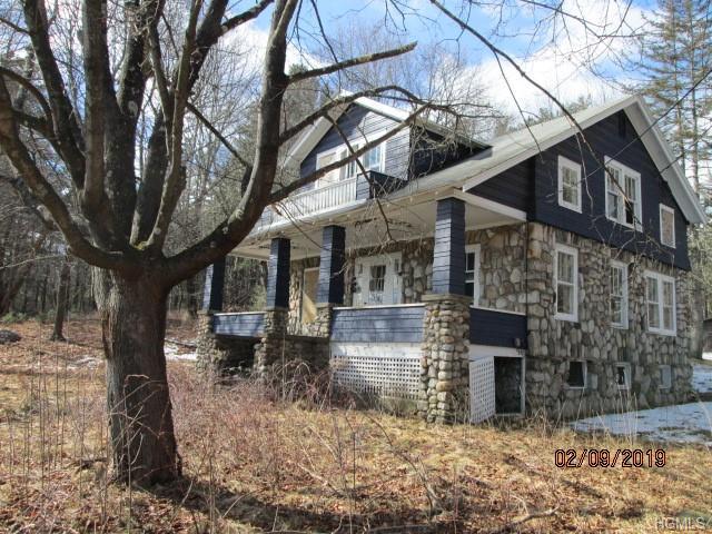 Ready to Lend this Catskills Arts-and-Crafts Bungalow for $50K a Hand?
