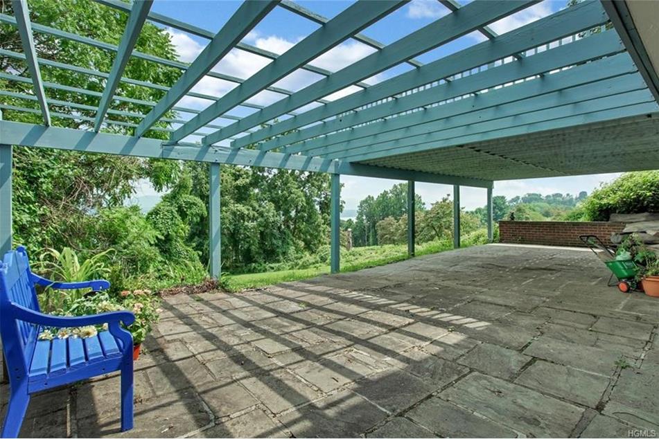 Glass House In Newburgh Ny With Panoramic Hudson Views