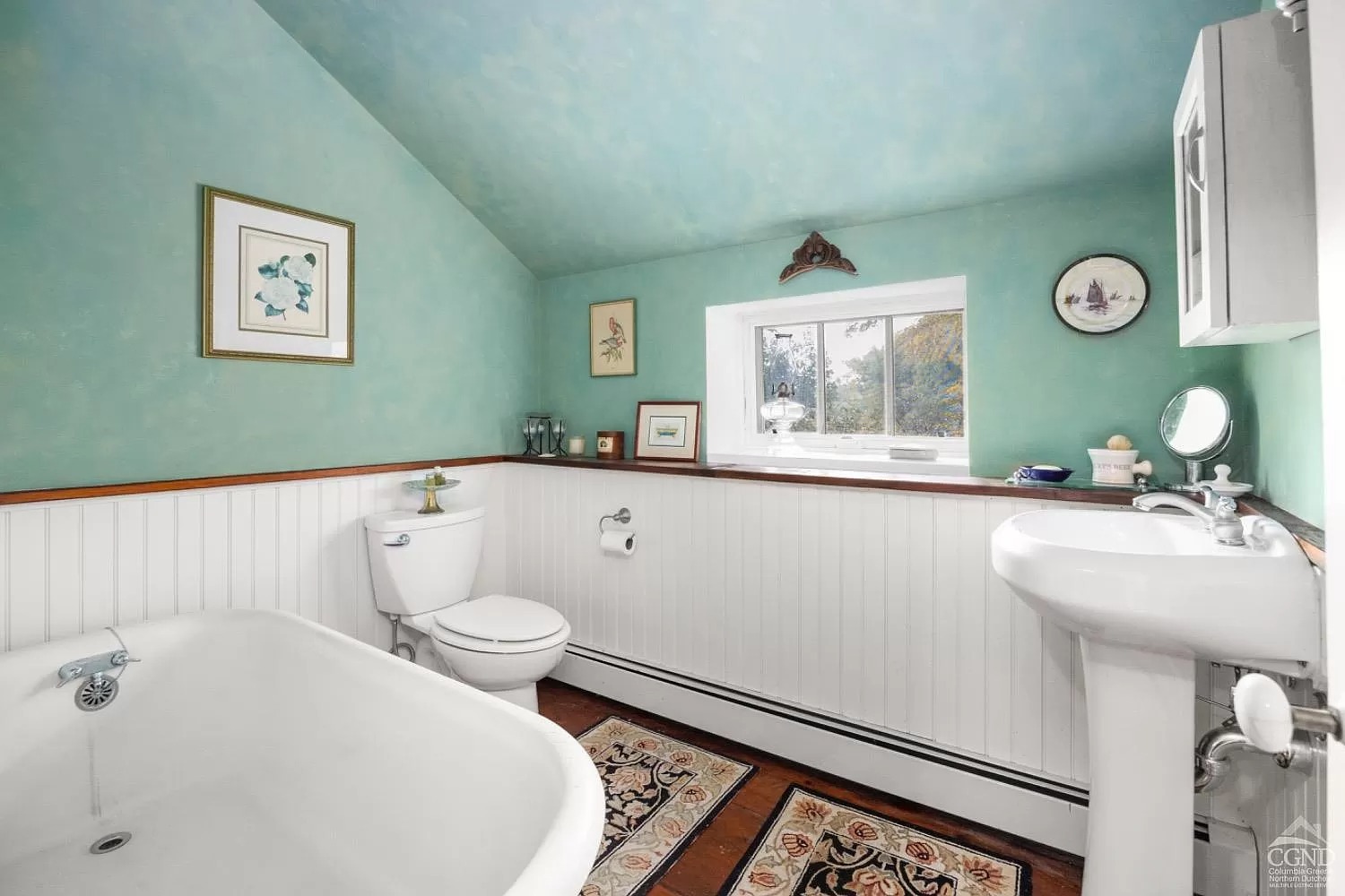 Full bath with sponge-painted walls and ceiling